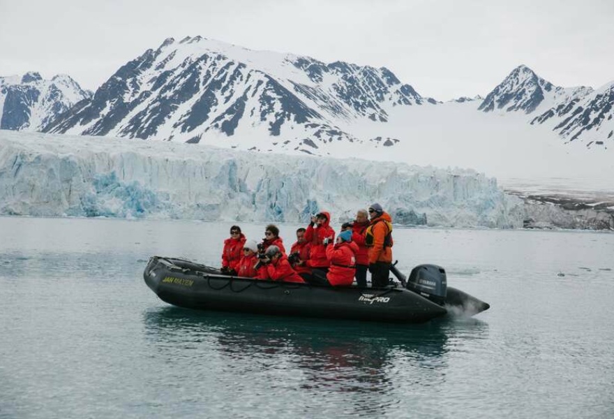 Discovering the Wonders of the Arctic A Guide to Svalbard Cruises 7