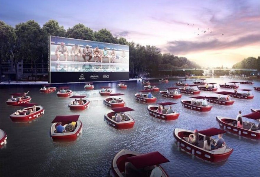 Floating cinema paris